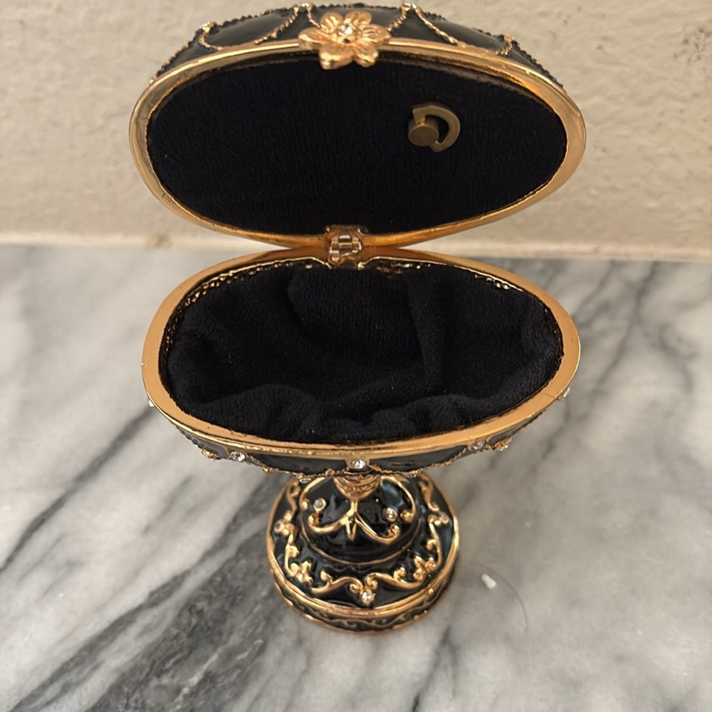 Black Egg Box - Picture 2 of 2